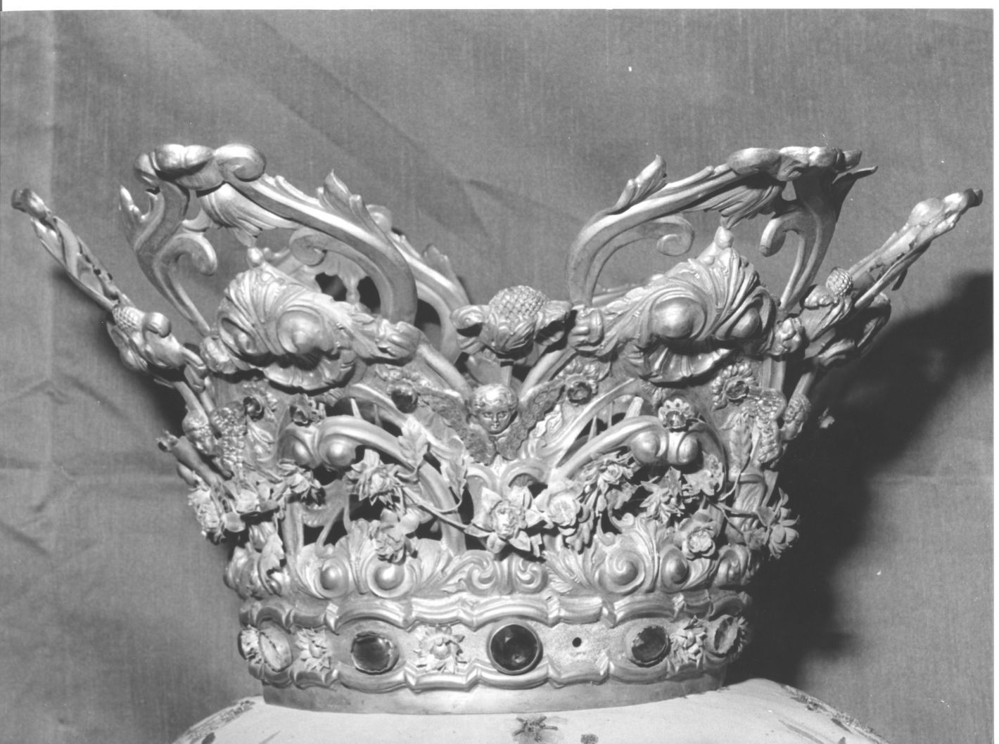 cherubini e motivi decorativi a volute (corona da statua) - bottega campana (sec. XIX)