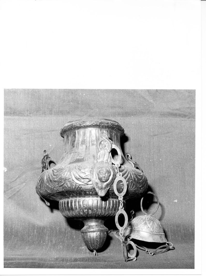 motivi decorativi vegetali con figure alate (lampada pensile, serie) - bottega campana (sec. XIX)