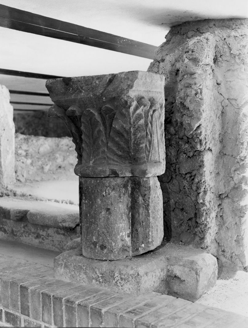 colonna, frammento - bottega campana (sec. XV)