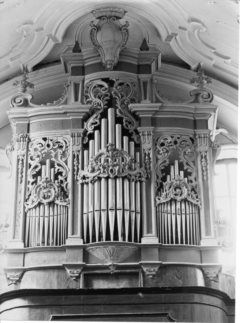 cassa d'organo, elemento d'insieme di Carelli Silverio, Portanova Pietro (sec. XVIII)