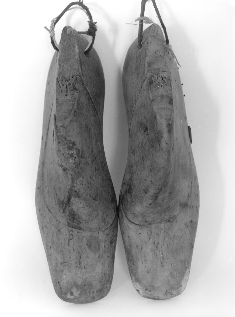 forma di scarpa - bottega campana (sec. XX)