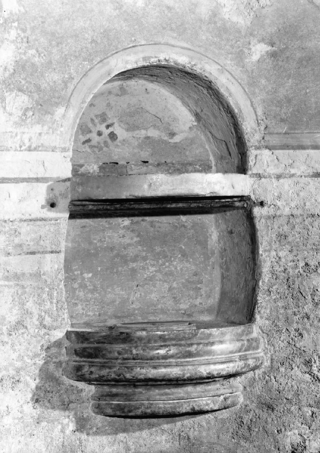 acquasantiera da parete - ambito romagnolo (sec. XVIII)