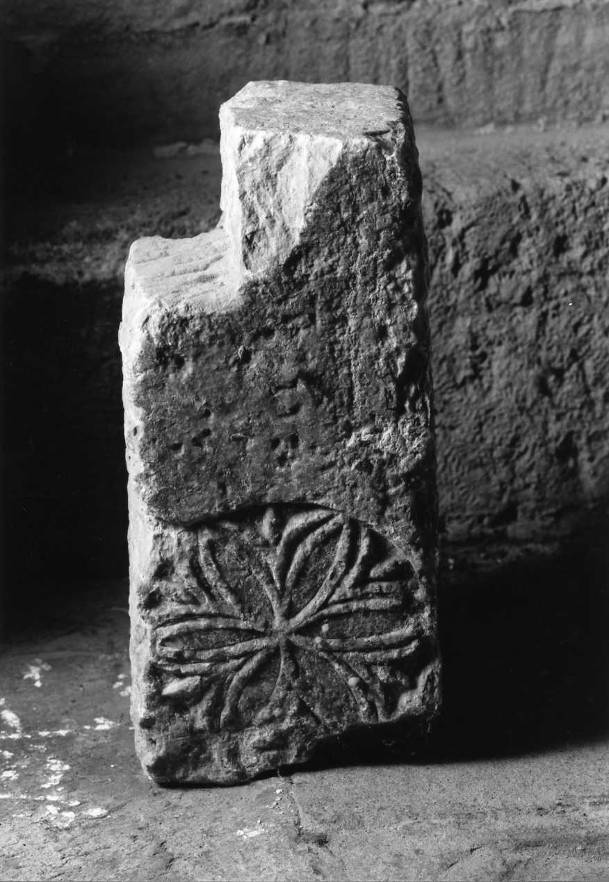 motivo decorativo geometrico (rilievo, frammento) - manifattura romagnola (sec. XI)