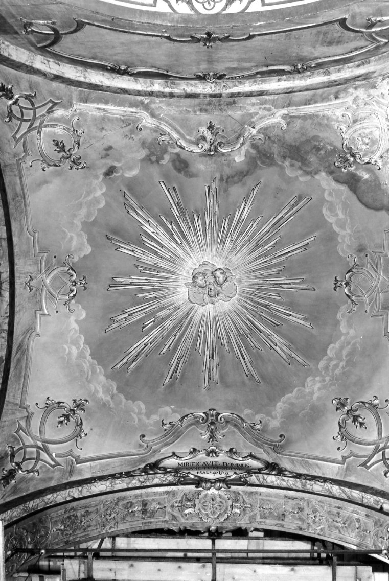 tre putti in corona di luci e motivi decorativi (decorazione plastica) - ambito romagnolo (sec. XVIII)