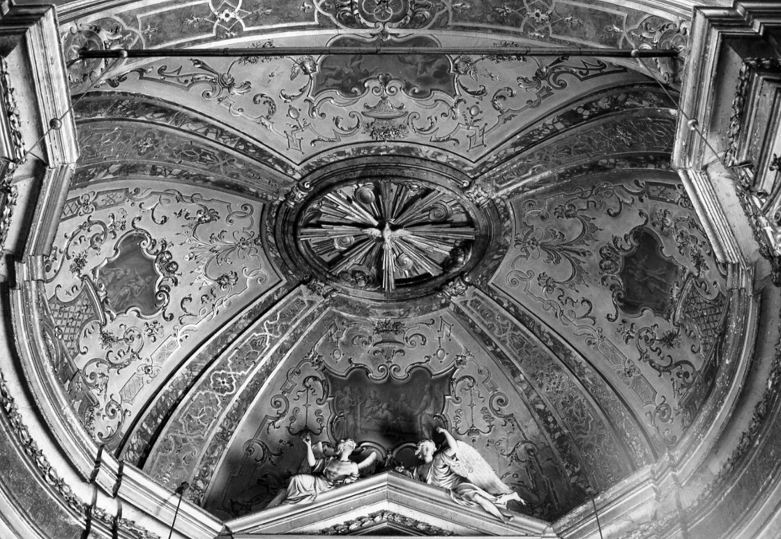motivi decorativi; colomba dello Spirito Santo (decorazione plastica) - ambito romagnolo (sec. XVIII)