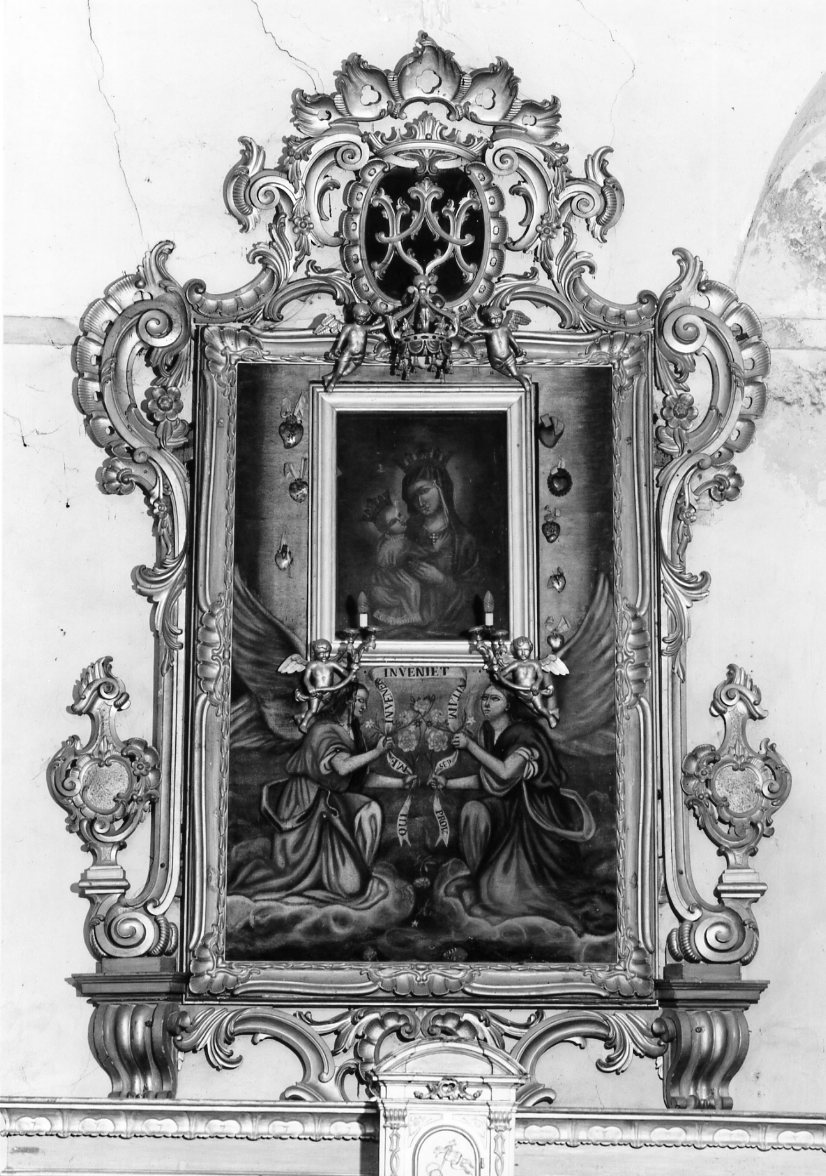 putti reggicorona, motivi decorativi floreali, a volute e vegetali a volute e putti alati con candeliere (ancona, complesso decorativo) - manifattura tosco-romagnola (metà sec. XVIII)