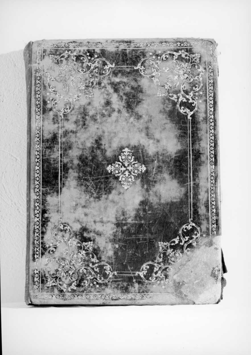 motivo decorativo ad arabesco (coperta di libro liturgico) - manifattura romagnola (sec. XIX)