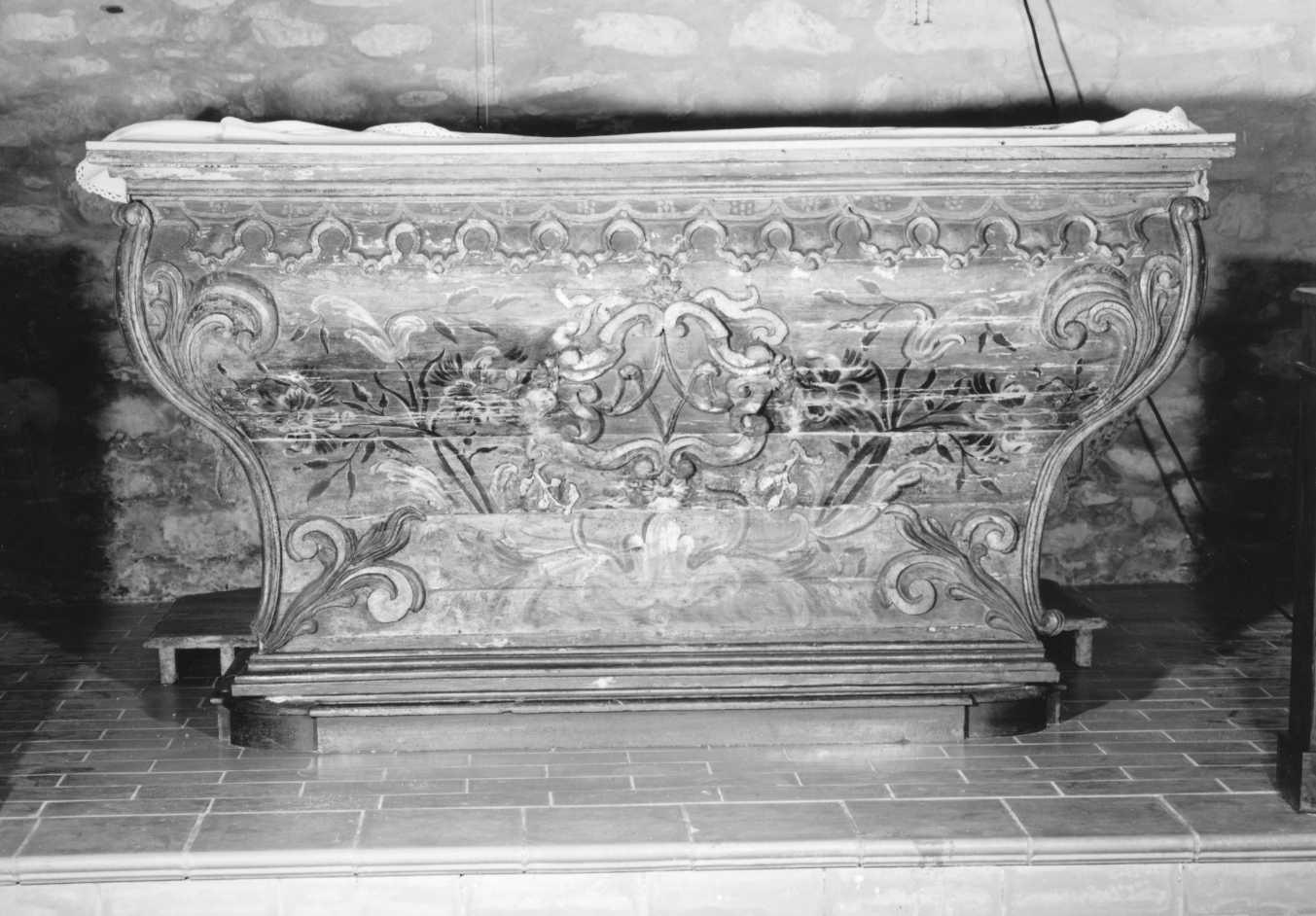 motivi decorativi vegetali a volute (altare) - manifattura tosco-romagnola (metà sec. XVII)
