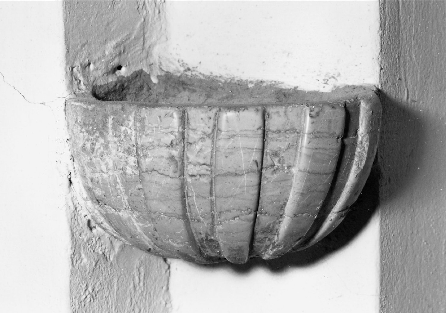 acquasantiera da parete - bottega romagnola (sec. XVIII)
