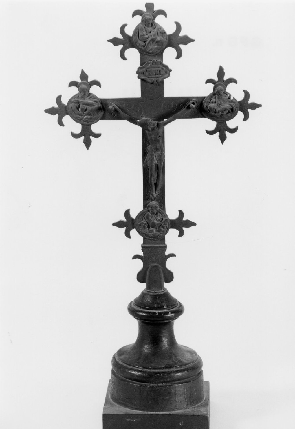 croce processionale - manifattura emiliano-romagnola (prima metà sec. XVII)