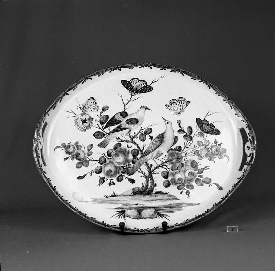 motivi decorativi floreali con farfalle e uccelli (vassoio) - manifattura Ferniani (sec. XVIII)