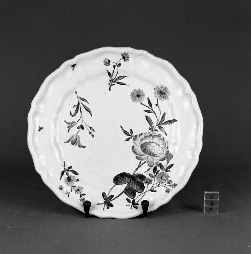 motivi decorativi floreali (piatto) - manifattura Ferniani (sec. XVIII)