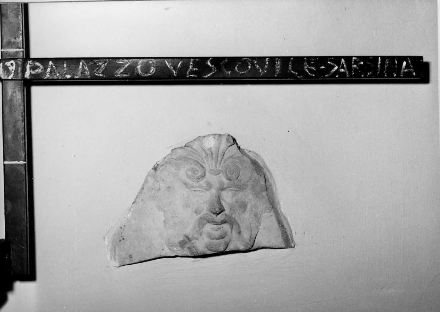mascherone (decorazione plastica, frammento) - bottega Italia centro-settentrionale (secc. XV/ XVI)