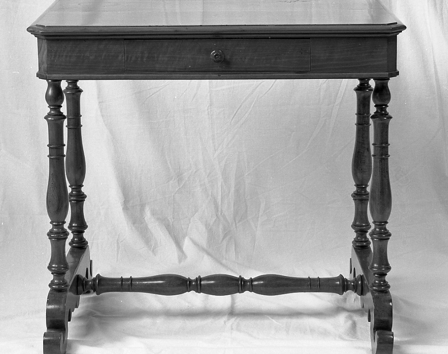 tavolino - manifattura emiliano-romagnola (sec. XIX, sec. XX)