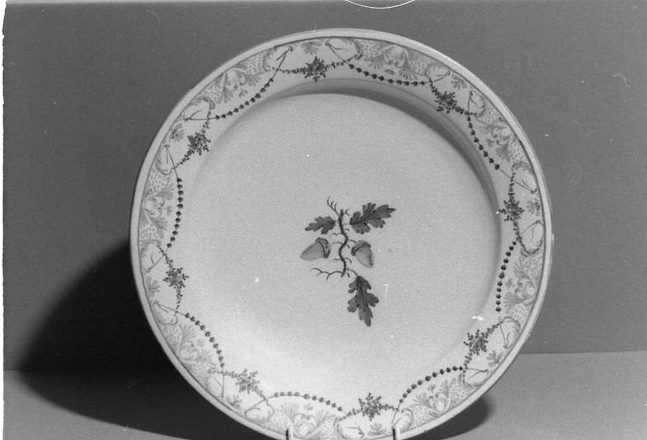 motivi decorativi a rametti con ghiande e a festoni (piatto) - manifattura Ferniani (inizio sec. XIX)