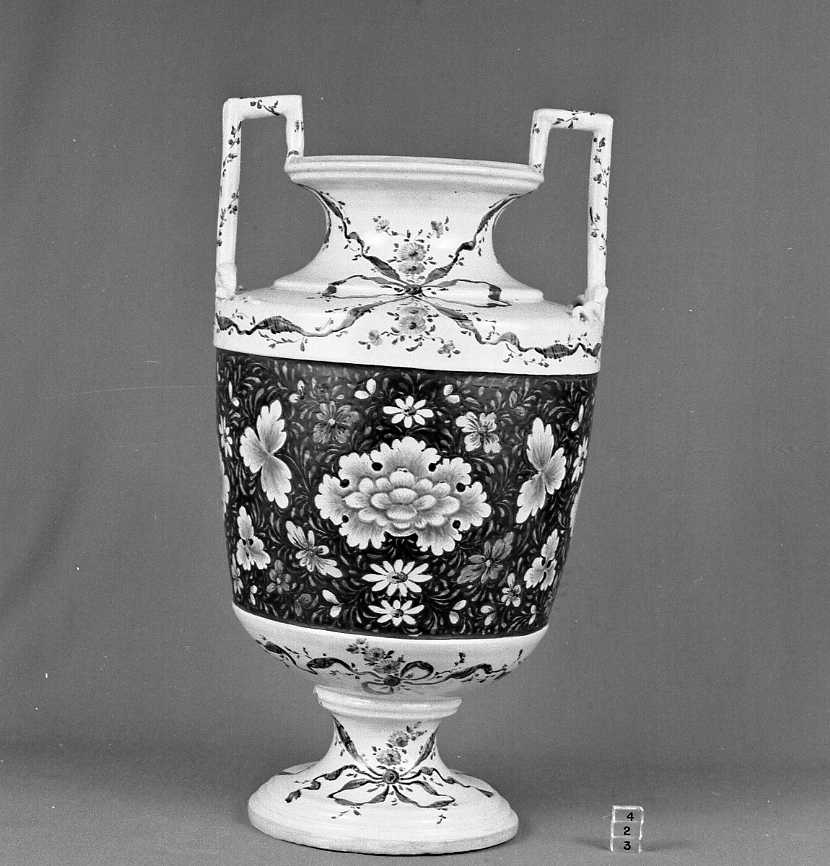 motivi decorativi floreali con nastri (vaso) - manifattura Ferniani (sec. XVIII)