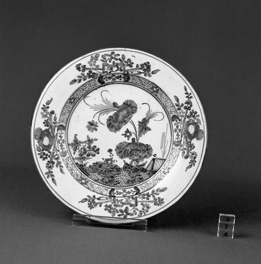 giardino con motivi decorativi a garofano (piatto, insieme) - manifattura Ferniani (secc. XVIII/ XIX)