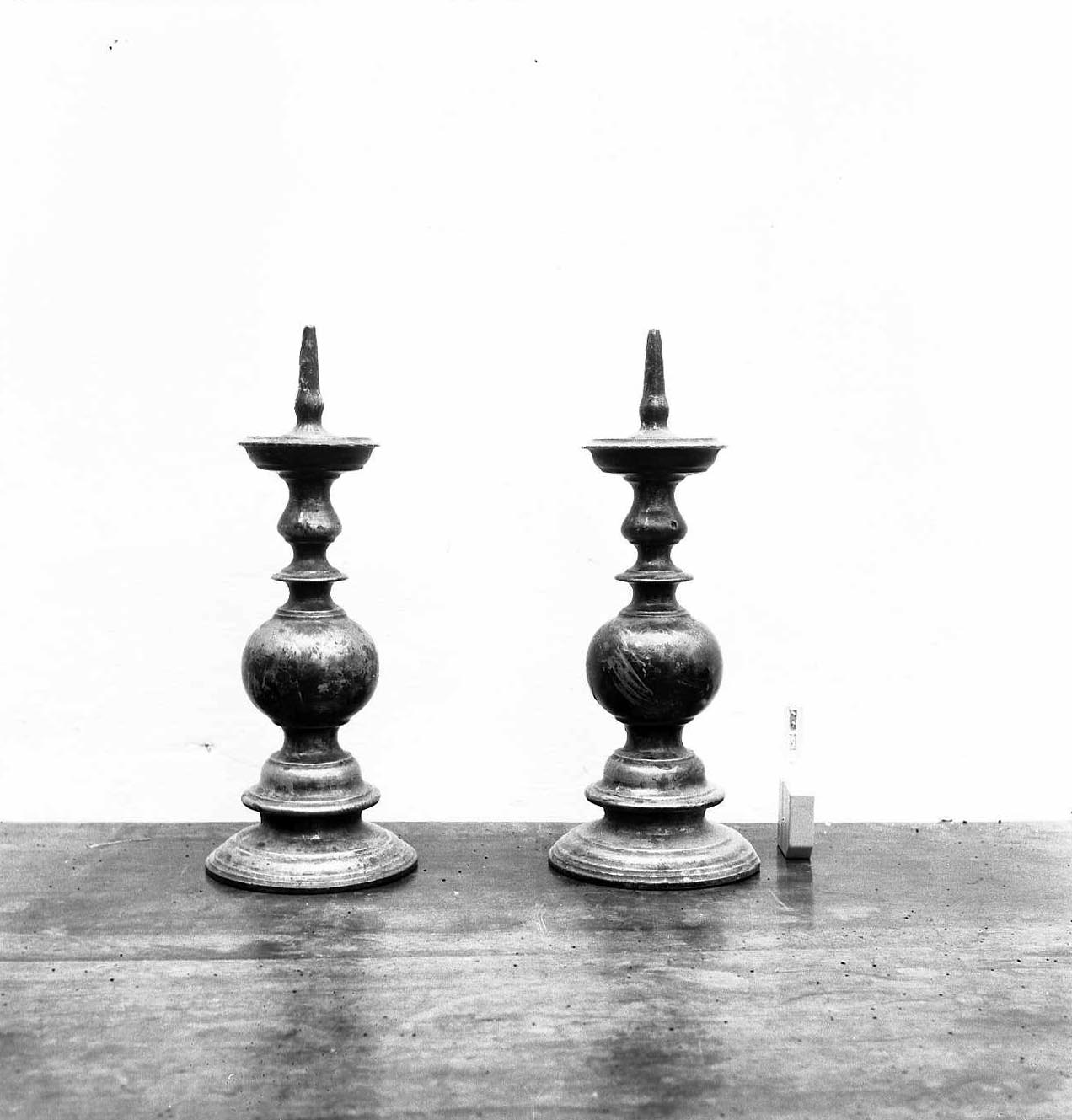 candeliere - bottega italiana (sec. XVI)