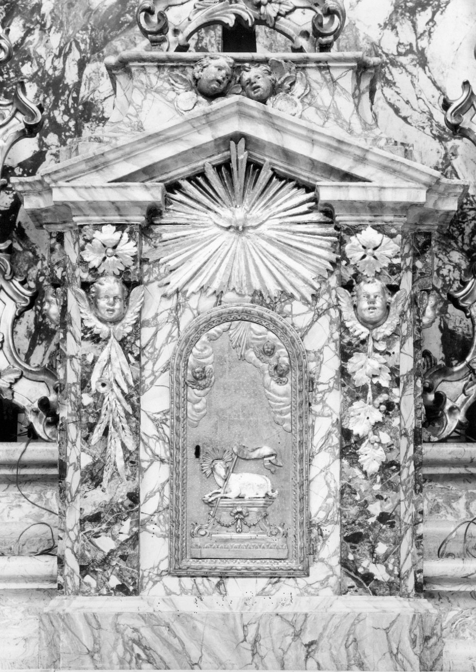 Agnus Dei (tabernacolo - a frontale architettonico) di Della Quercia Cassiano (attribuito), Della Quercia Ignazio (sec. XVIII)