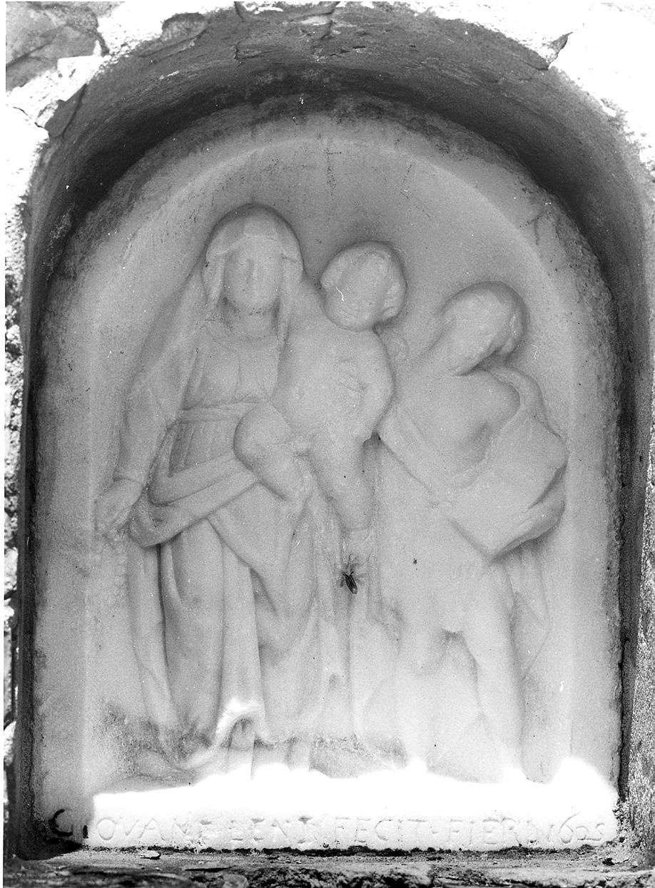 Madonna con Bambino e San Giovanni Battista (formella) - ambito carrarese (sec. XVII)
