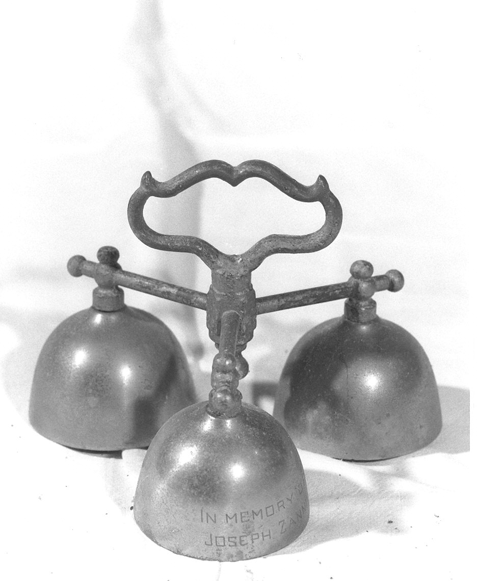 campanello d'altare multiplo - produzione parmense (primo quarto sec. XX)