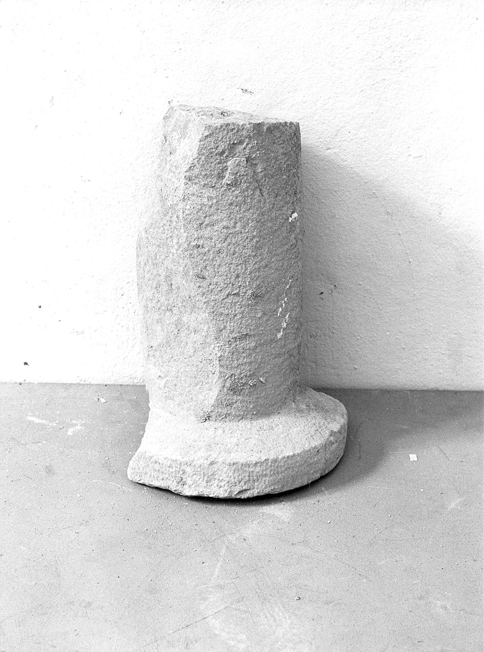 base di colonna, frammento - ambito piacentino (fine/inizio secc. XII/ XIII)