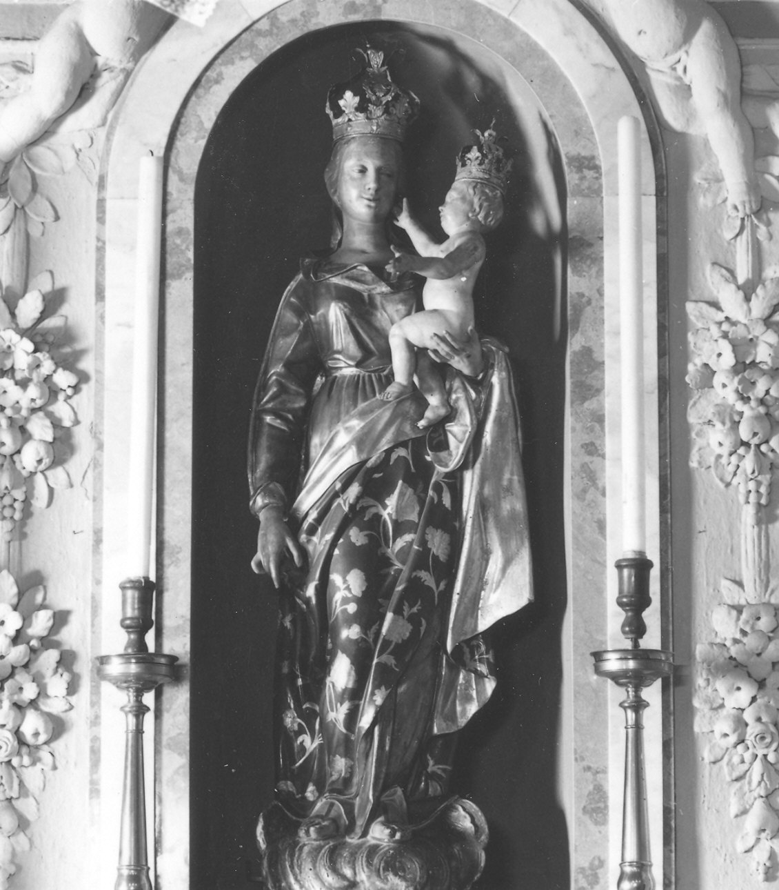 Madonna del Suffragio ora della Neve, Madonna con Bambino (statua) di Geernaert Jan Hermansz (attribuito) (seconda metà sec. XVIII)