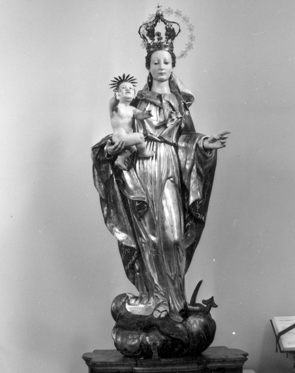 Madonna con Bambino (statua) di Geernaert Jan Hermansz (bottega) (terzo quarto sec. XVIII)