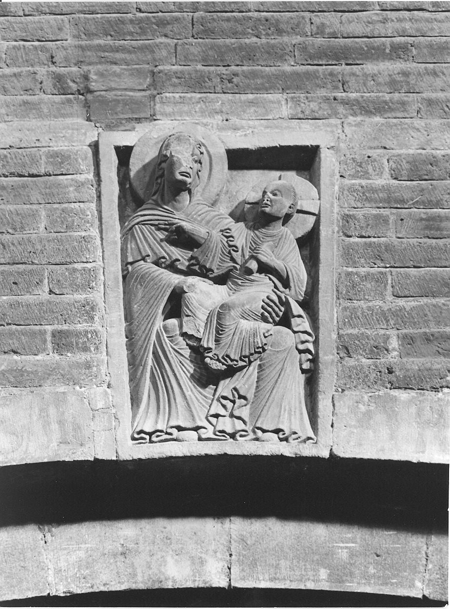Madonna con Bambino (rilievo, elemento d'insieme) - bottega piacentina (terzo quarto sec. XII)