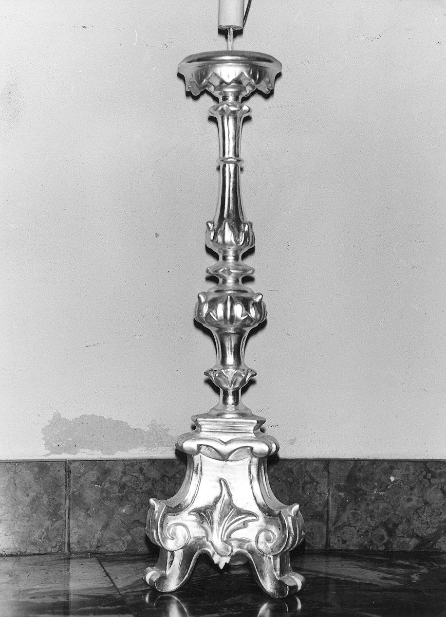 candeliere d'altare, serie - bottega piacentina (sec. XVIII)