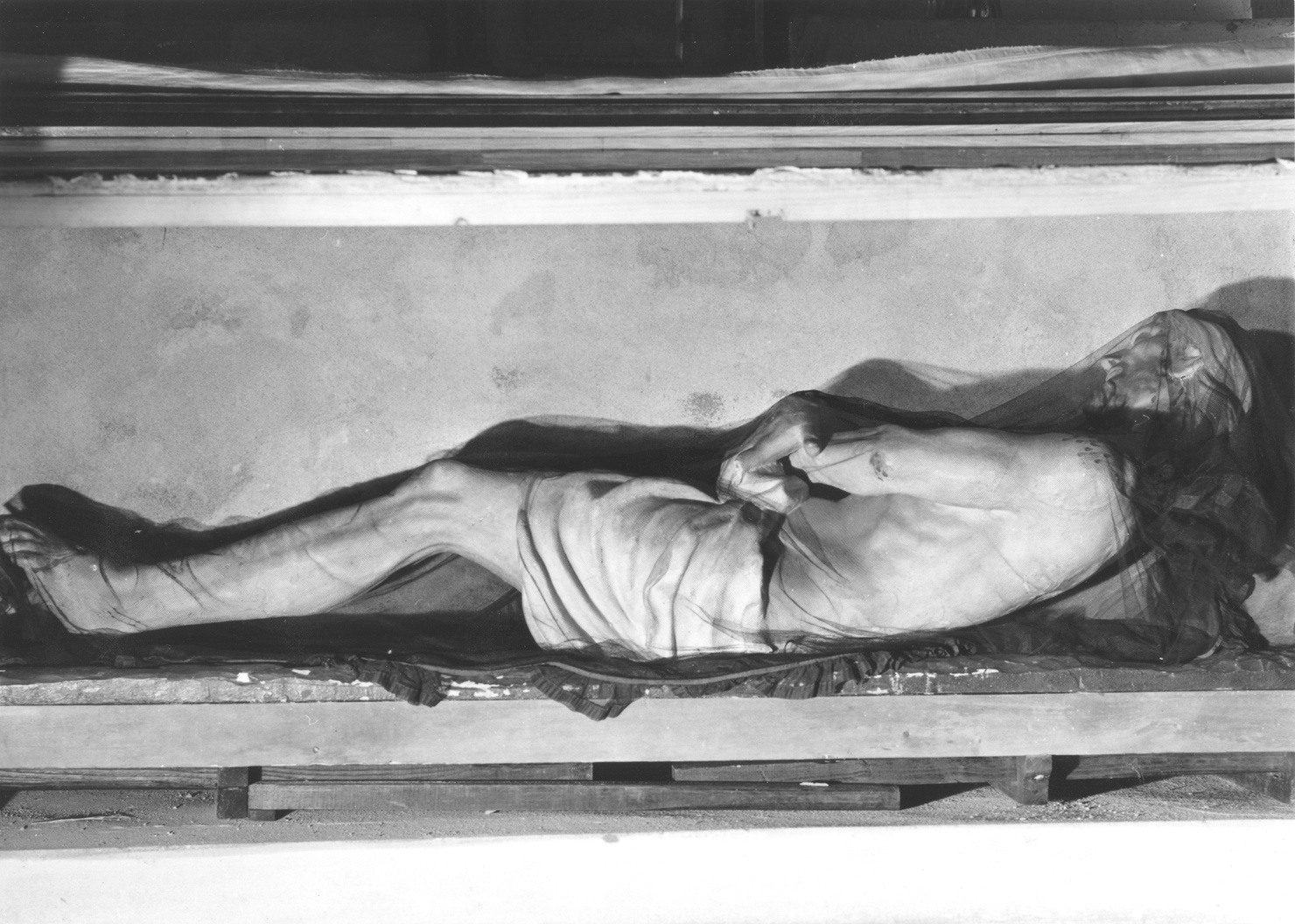 Cristo morto (scultura) di Sala Luigi (primo quarto sec. XX)