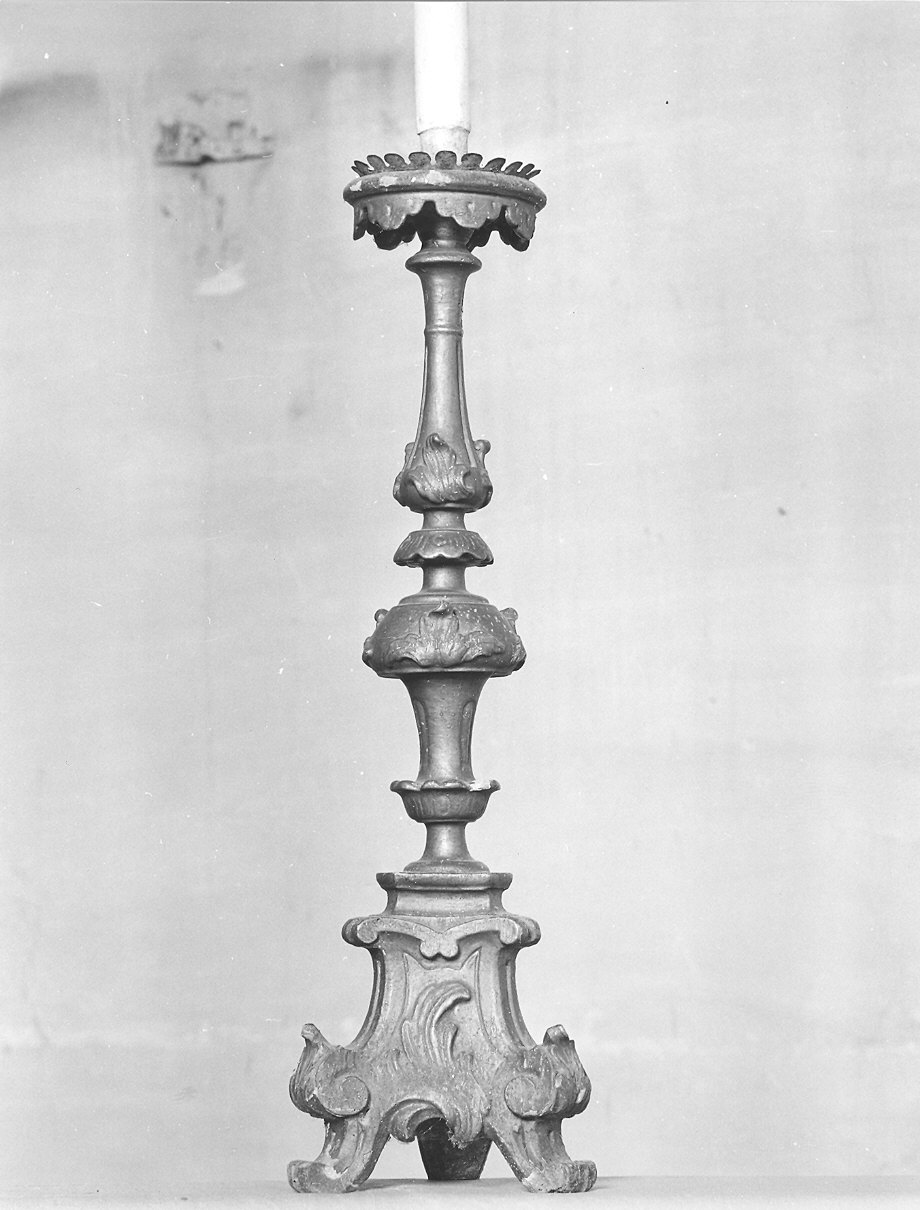 candeliere d'altare, serie - bottega piacentina (sec. XVIII)