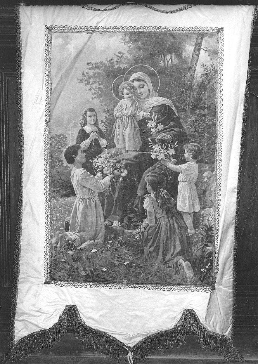 Madonna con Bambino e fanciulli con fiori (stendardo processionale) - produzione emiliana (prima metà sec. XX)