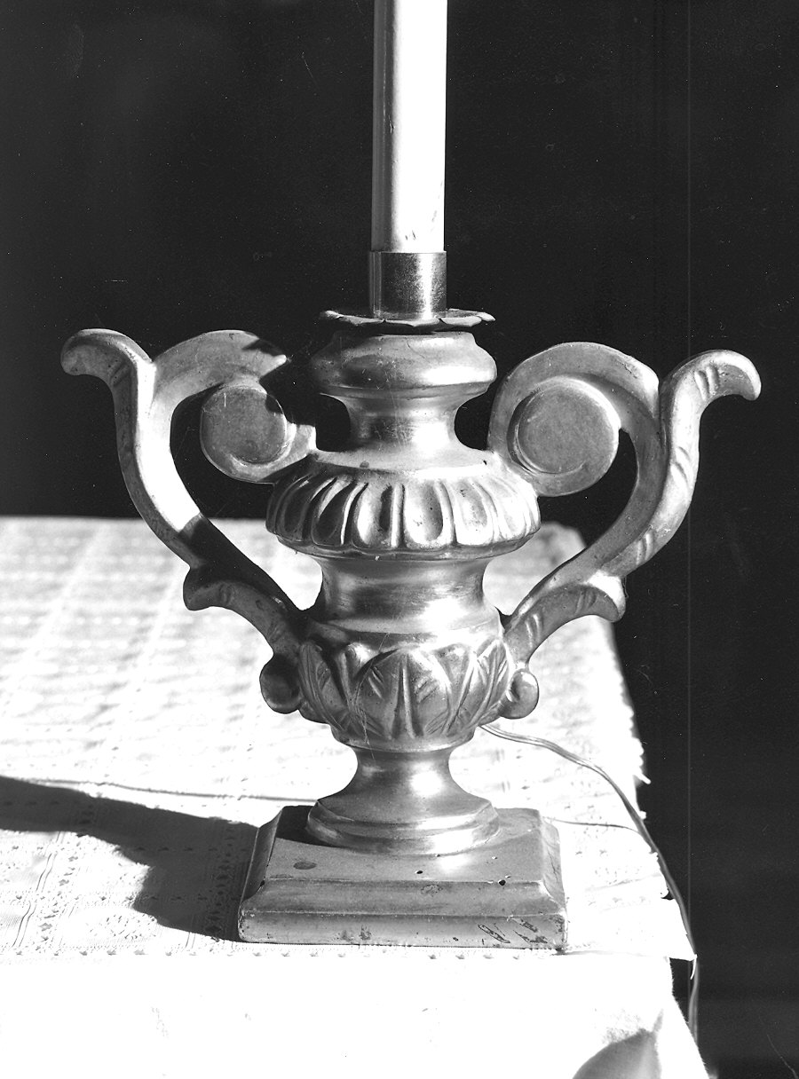 vaso d'altare con composizione floreale, serie - produzione emiliana (seconda metà sec. XIX)