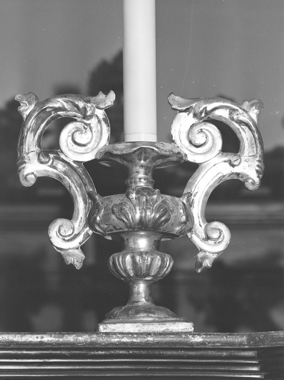 vaso d'altare con composizione floreale, serie - bottega piacentina (sec. XVIII)