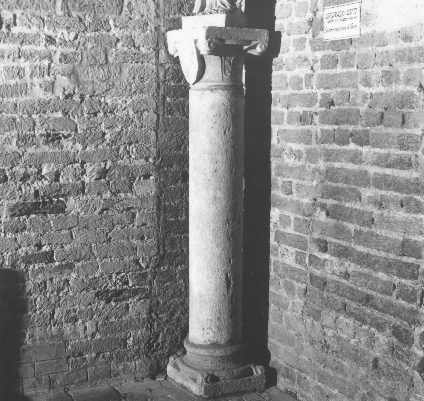 colonna, coppia - bottega emiliana (seconda metà sec. XIV)