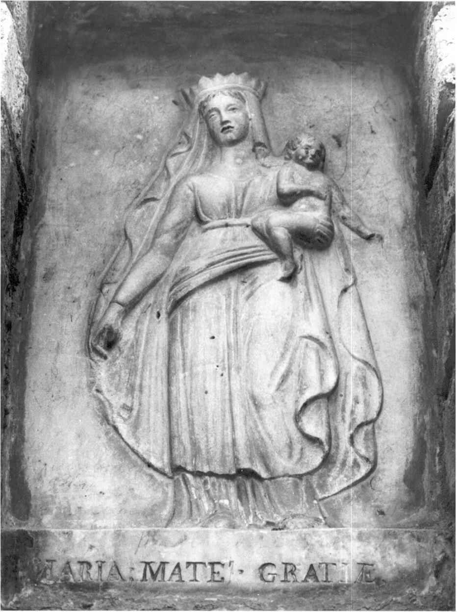 Maestà della Madonna delle Grazie, Madonna con personaggi che implorano il suo aiuto (rilievo) - ambito carrarese (sec. XIX)