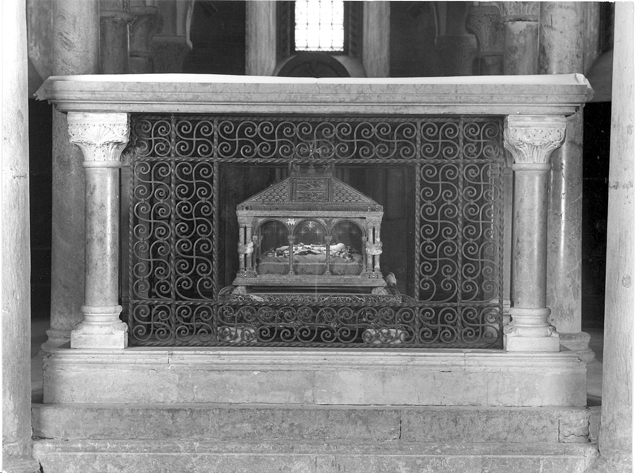 altare maggiore di Toscani Fedele (sec. XX)