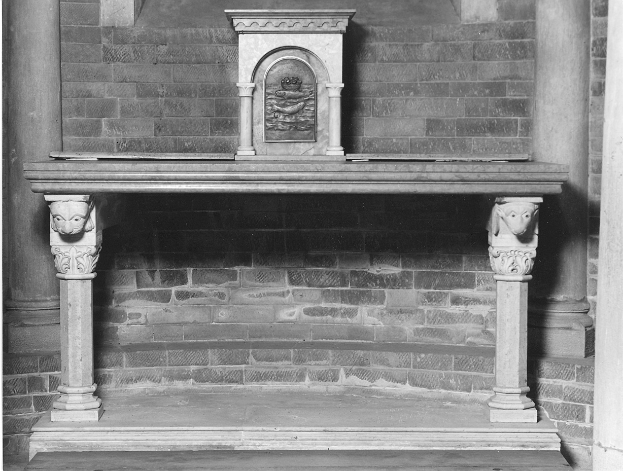 altare - a mensa di Toscani Fedele (sec. XX)