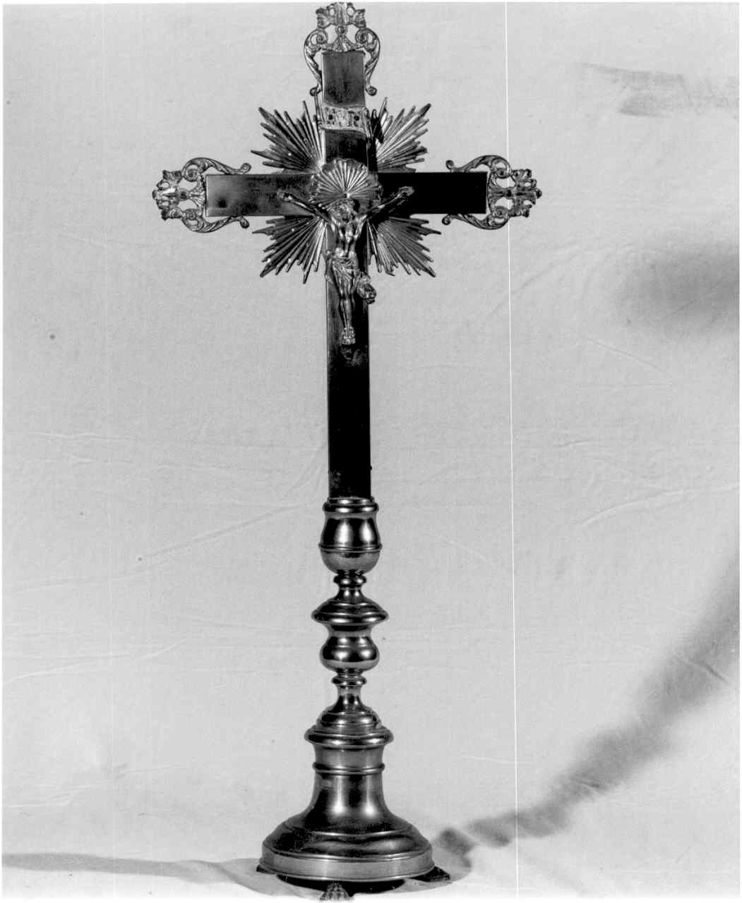 croce d'altare, elemento d'insieme - produzione Italia settentrionale (prima metà sec. XX)