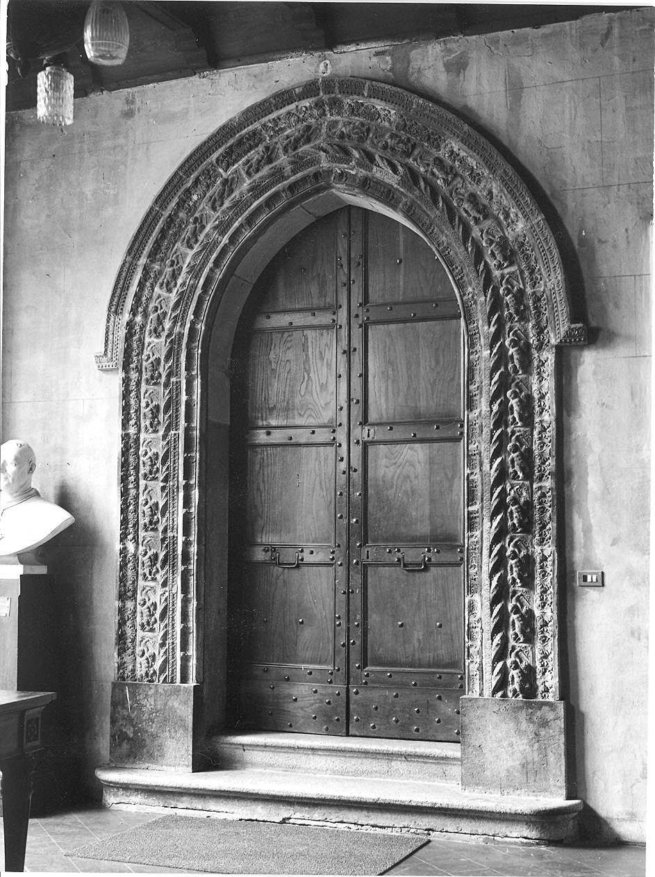 portale - a sesto acuto - ambito piacentino-lombardo (fine sec. XV)