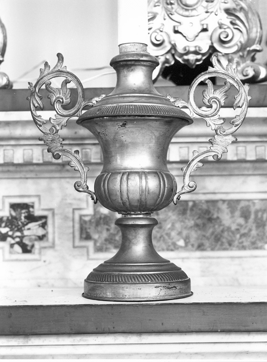 vaso d'altare con composizione floreale, serie - ambito emiliano (seconda metà sec. XIX)