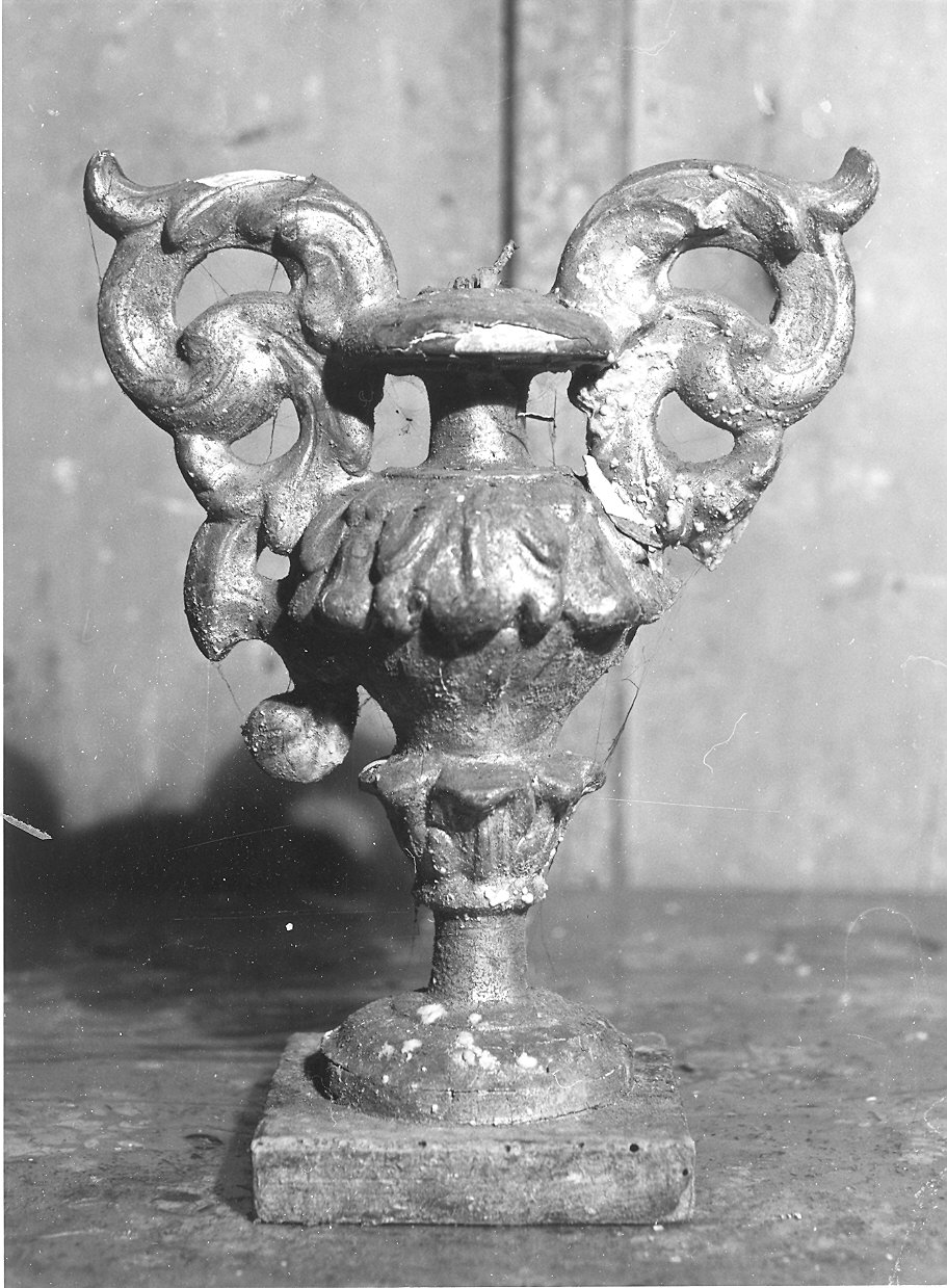 vaso d'altare con composizione floreale - ambito parmense (sec. XVIII)