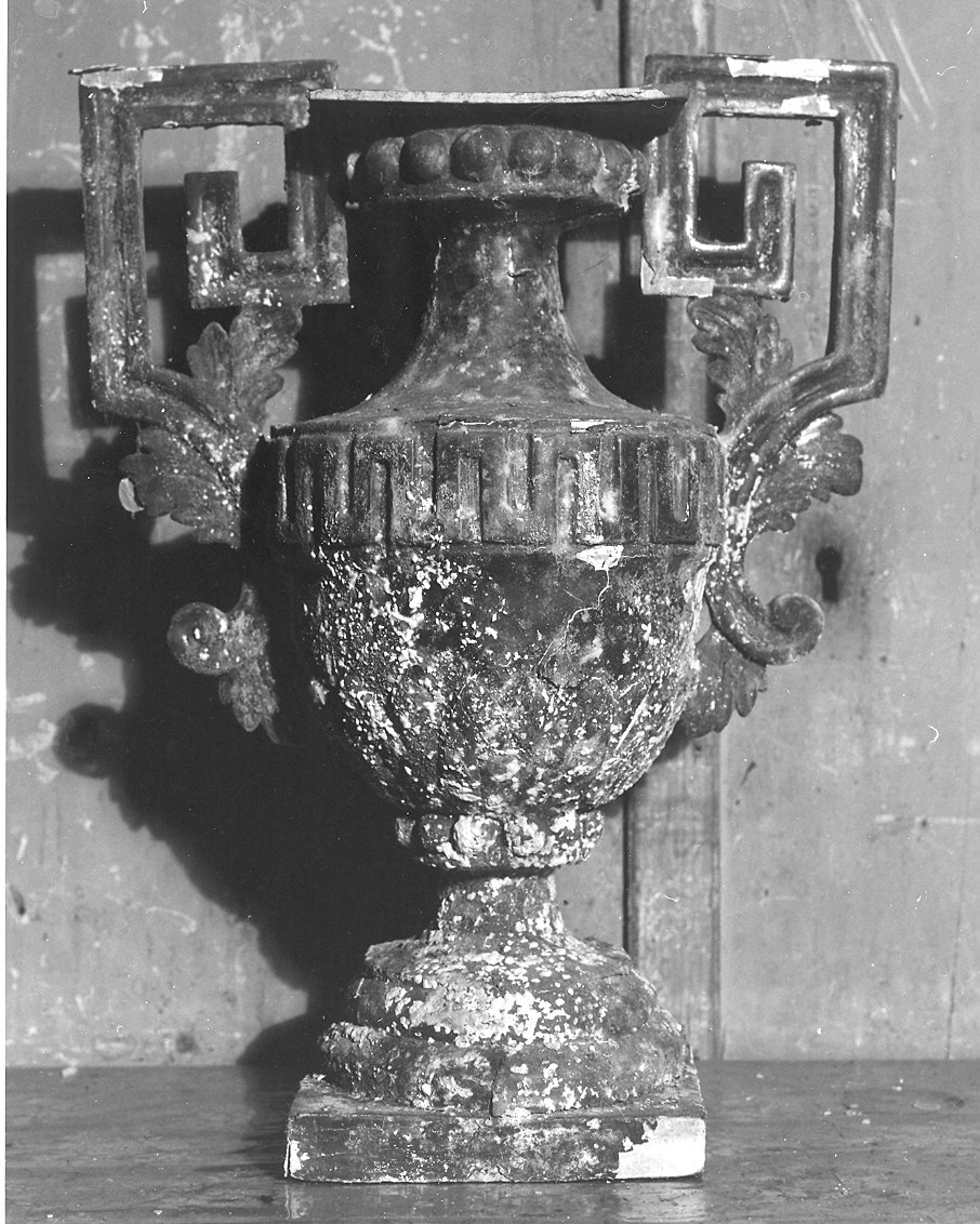 vaso d'altare con composizione floreale, serie - ambito parmense (seconda metà sec. XVIII)