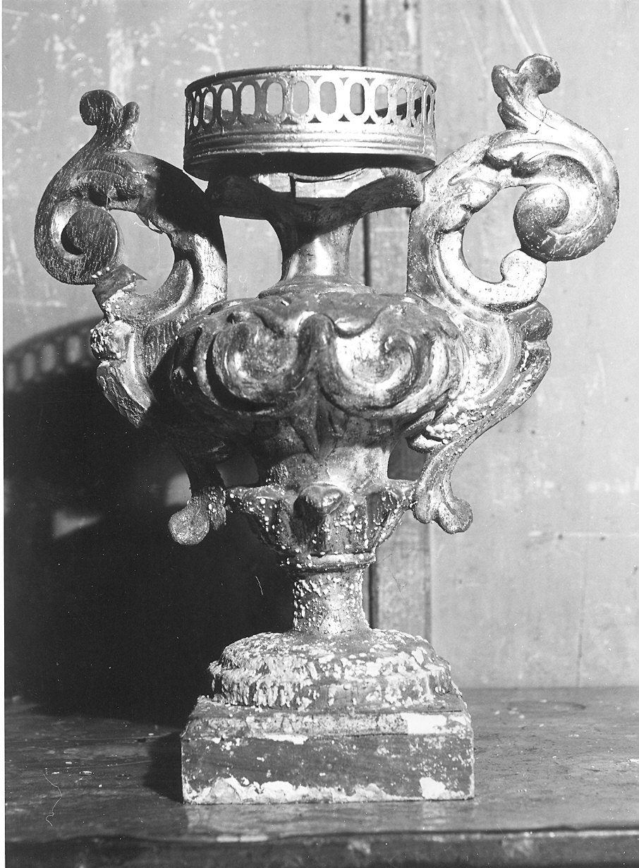 vaso d'altare con composizione floreale, serie - ambito parmense (sec. XVIII)