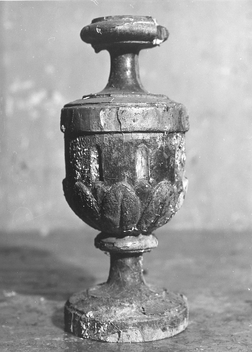 vaso d'altare con composizione floreale, serie - ambito parmense (sec. XVIII)