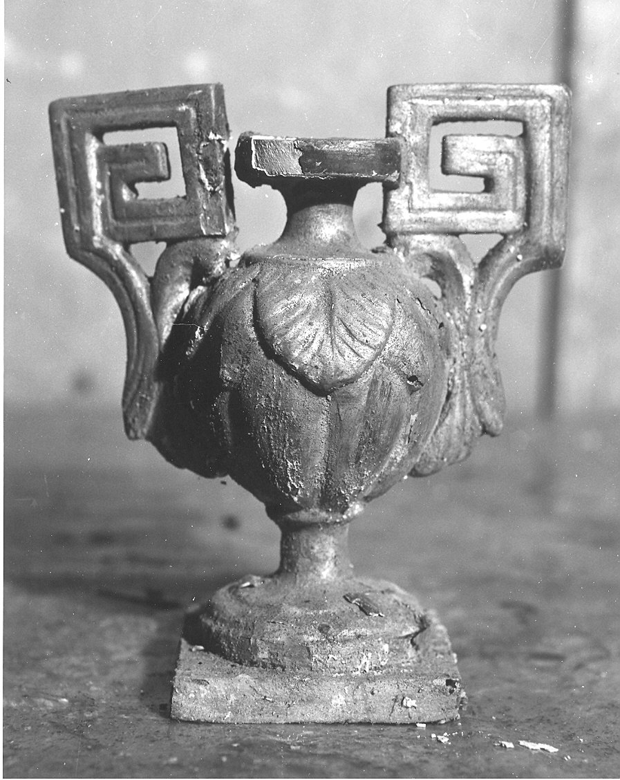 vaso d'altare con composizione floreale, serie - ambito parmense (seconda metà sec. XVIII)