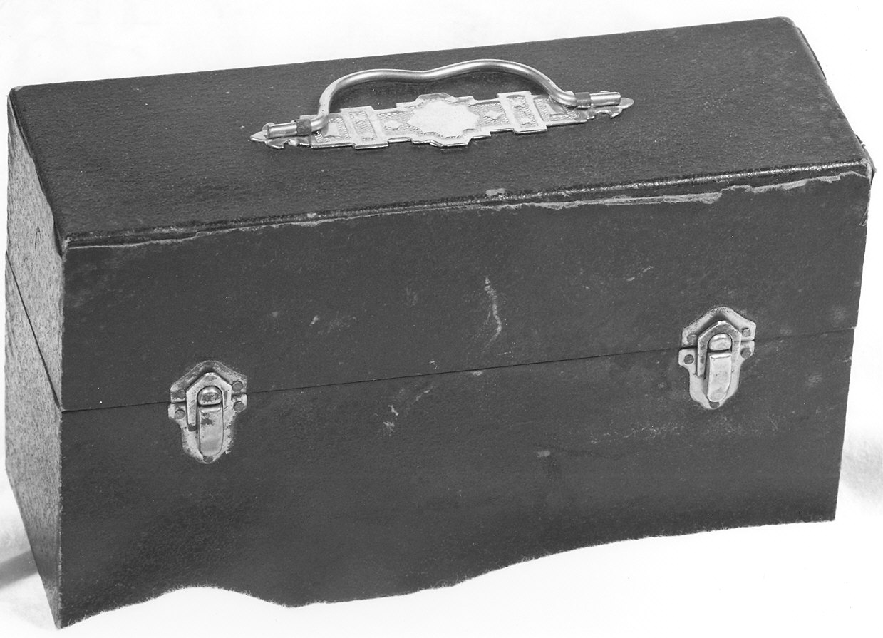 custodia - di vasetti per oli santi - ambito parmense (seconda metà sec. XIX)