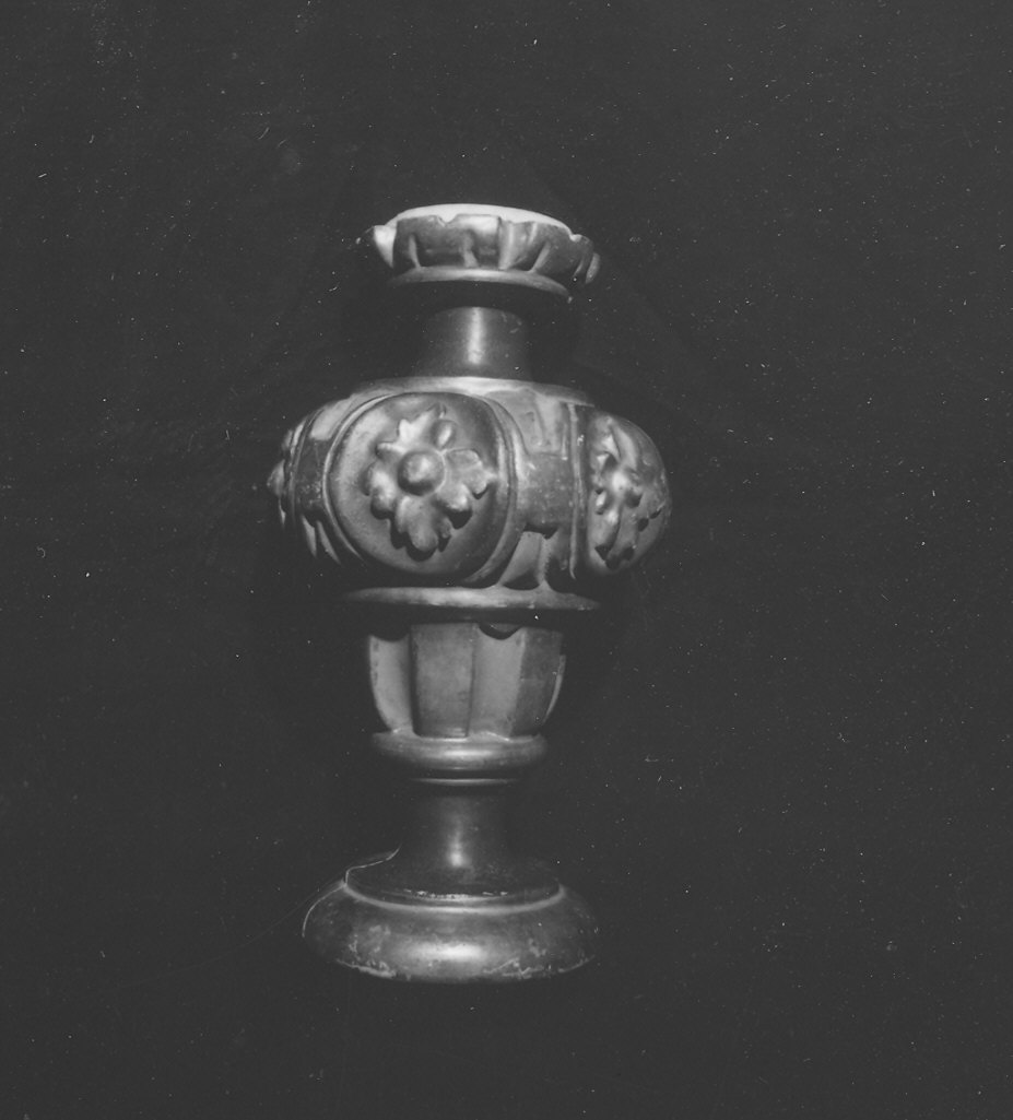 vaso d'altare con composizione floreale, serie - ambito parmense (ultimo quarto sec. XVIII)