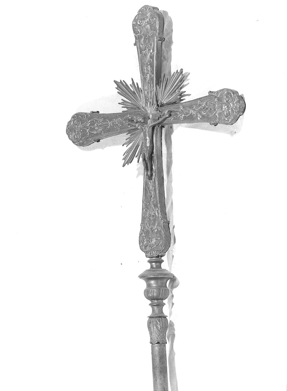 croce processionale - produzione Italia settentrionale (fine/inizio secc. XIX/ XX)